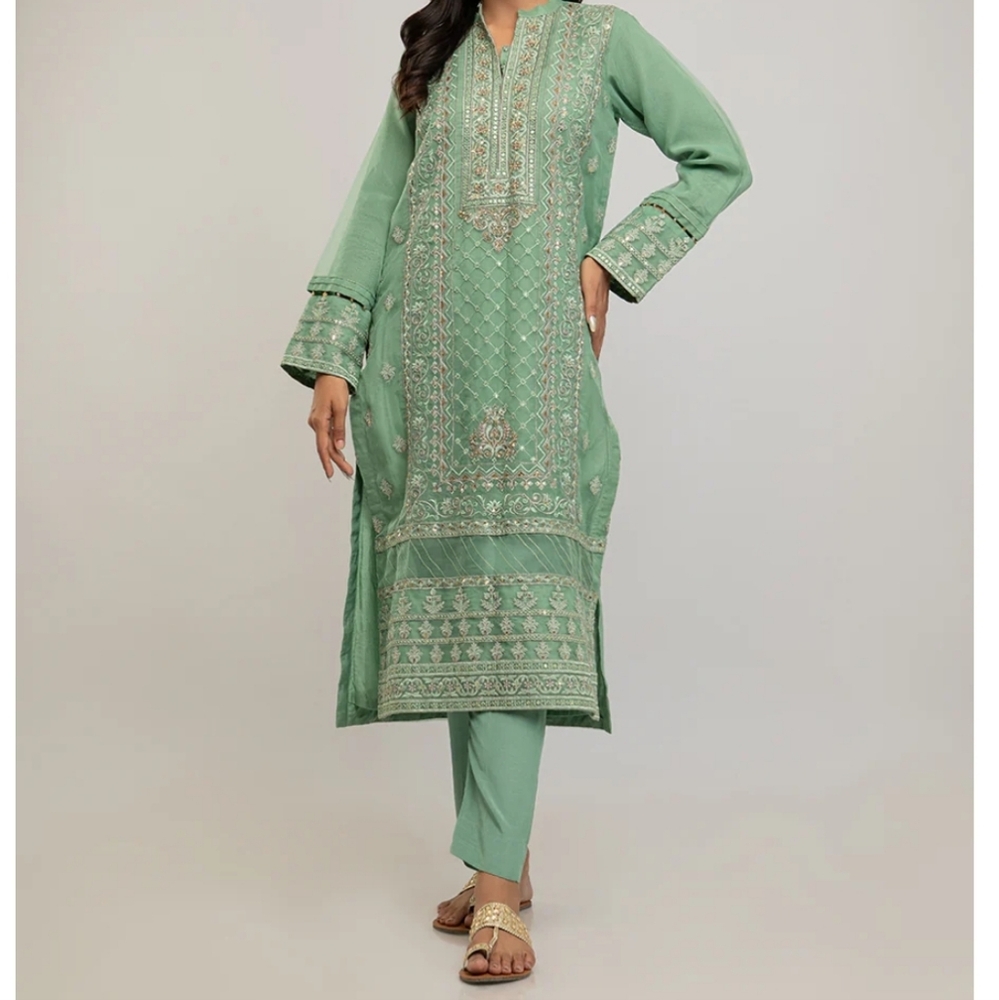Formal Pakistani shalwar kameez
